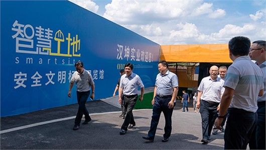 长沙市副市长邱继兴一行莅临汉坤实业调研指导